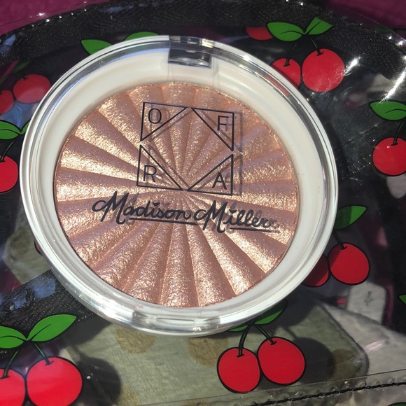 OFRA Other - OFRA COSMETICS
x Madison Sea Shimmer Highlighter OFRA Other - OFRA COSMETICS
x Madison Sea Shimmer Highlighter